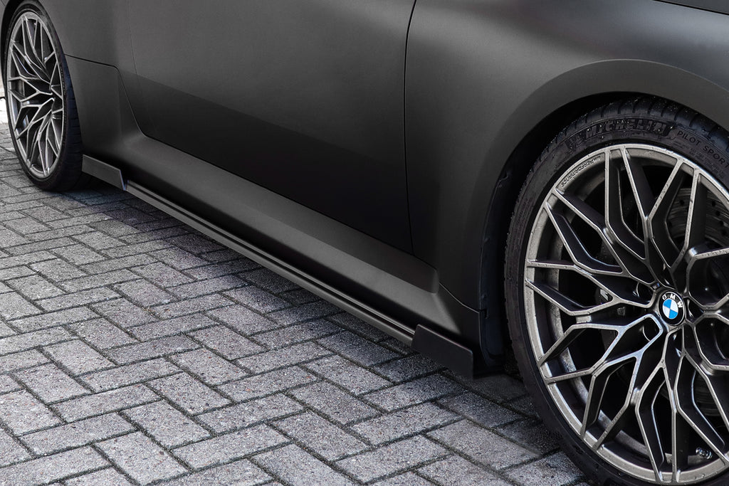 Seitenschweller mit Wing vorne und hinten aus ABS für BMW M2 G87, Ingo Noak Tuning, schwarze Karosserieakzente