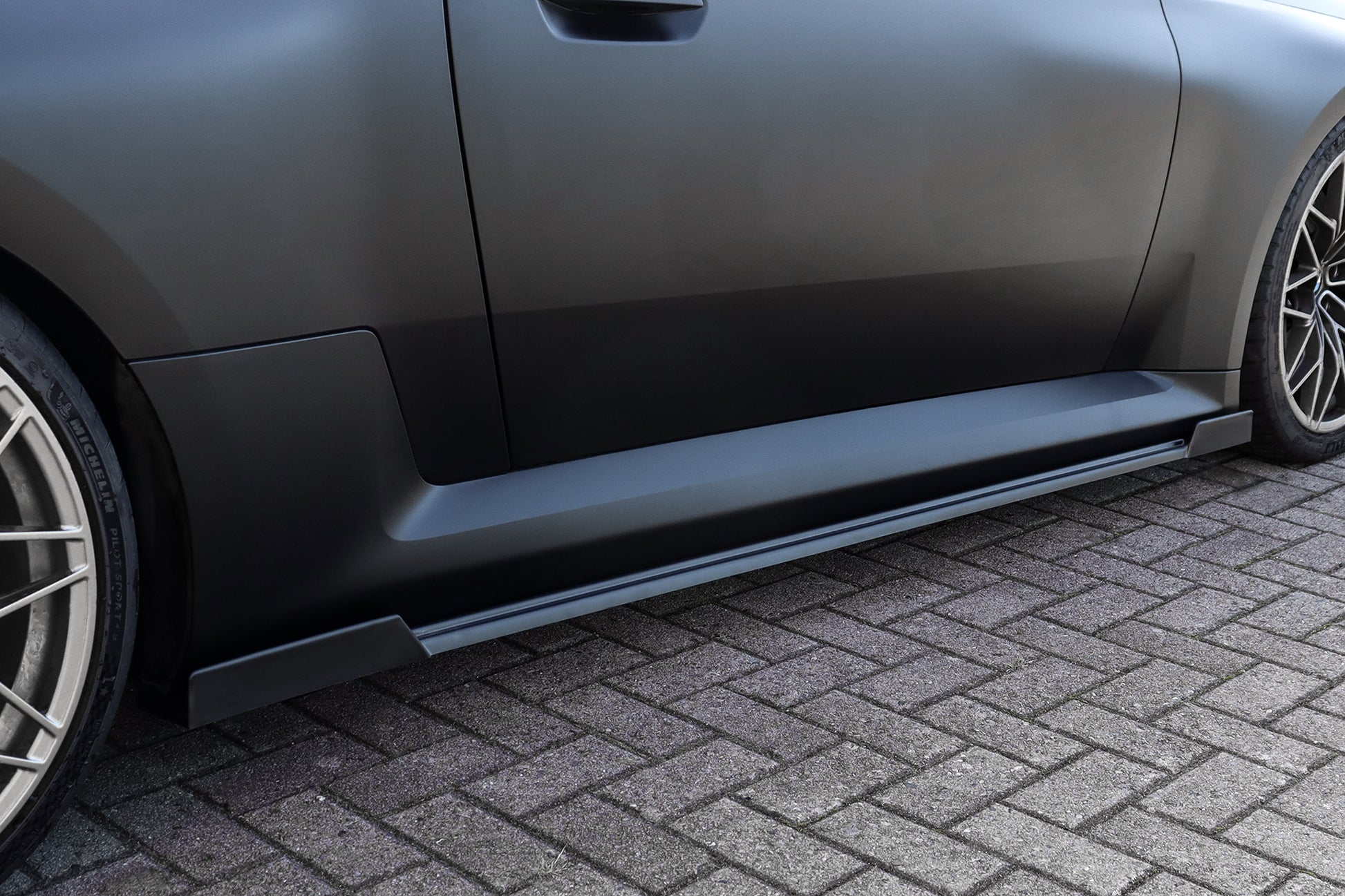 Seitenschweller mit Wing vorne und hinten aus ABS für BMW M2 G87, Ingo Noak Tuning, hochwertiges Fahrzeugzubehör