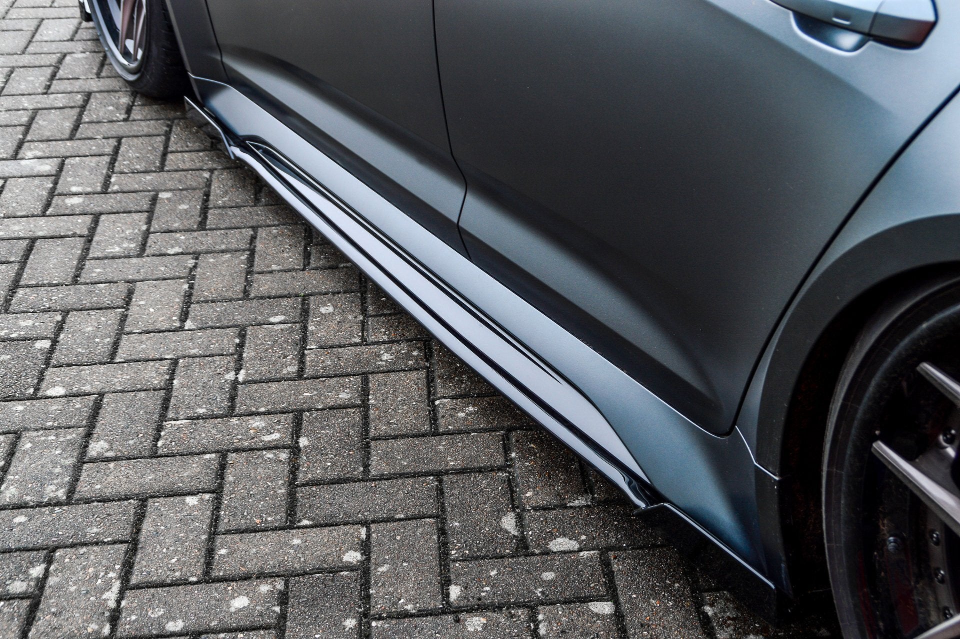 Seitenschweller mit Wing vorne und hinten für Audi RS6 C8 Bj .ab.2019- - Ingo Noak Tuning