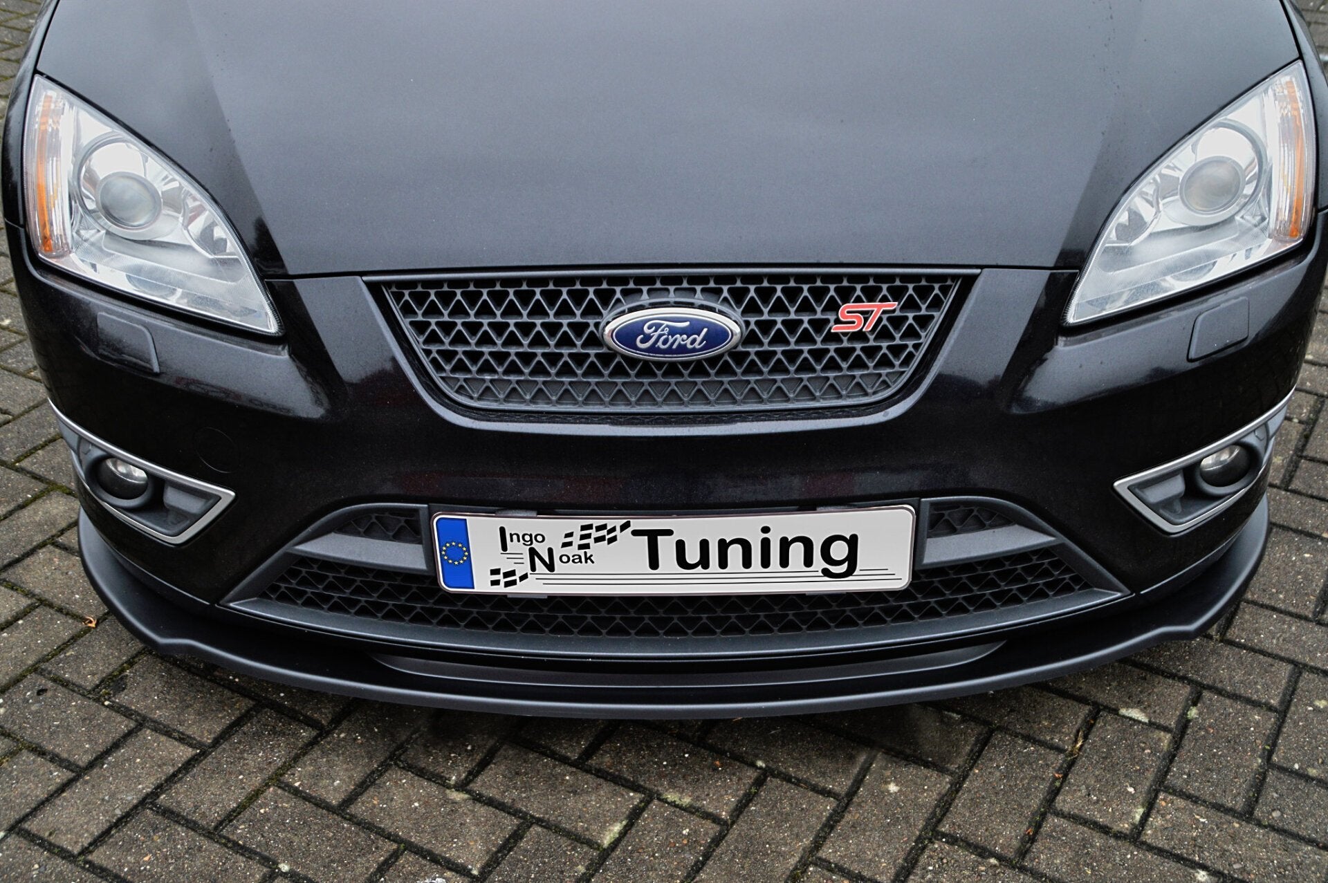 Spoilerschwert Cuplippe für Ford Focus ST 3 DA3, Ingo Noak Tuning, sichtbares Teil in schwarzer Ausführung