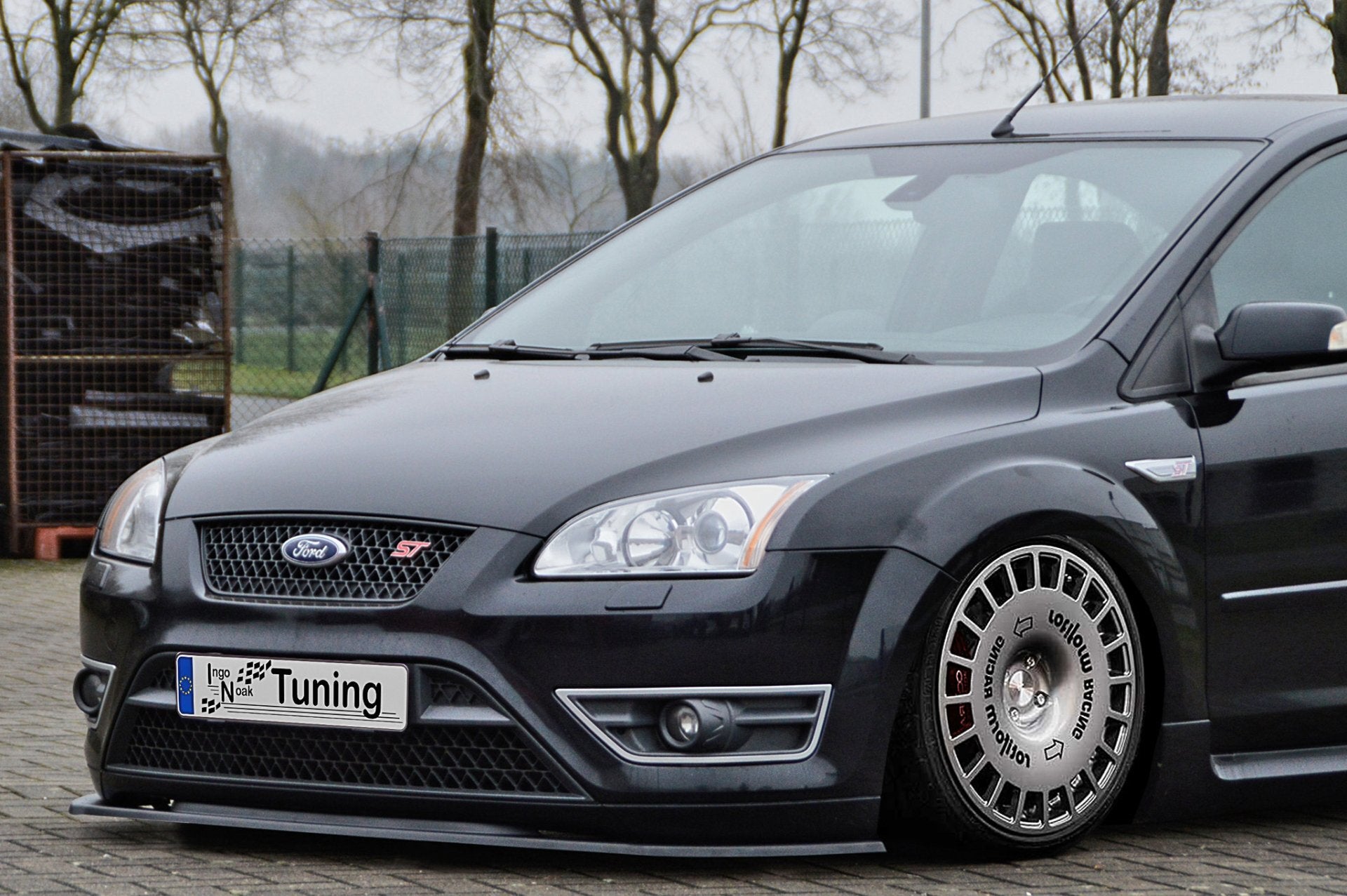 Ingo Noak Tuning Spoilerschwert Cuplippe für Ford Focus ST 3 DA3, sichtbares Teil im schwarzen Design