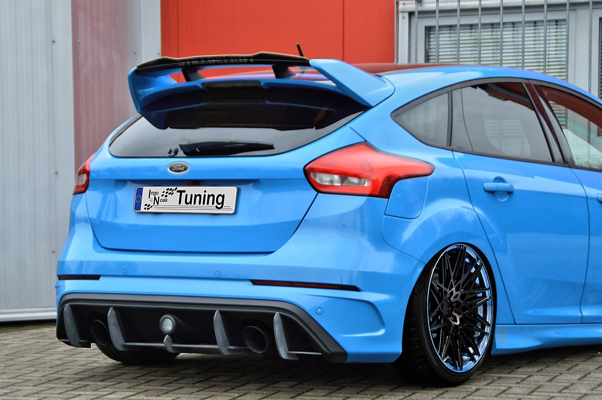 Heckansatz für Ford Focus RS DYB-RS ab 2016, in Race Track Optik, von Ingo Noak Tuning, aus hochwertigem Kunststoff.