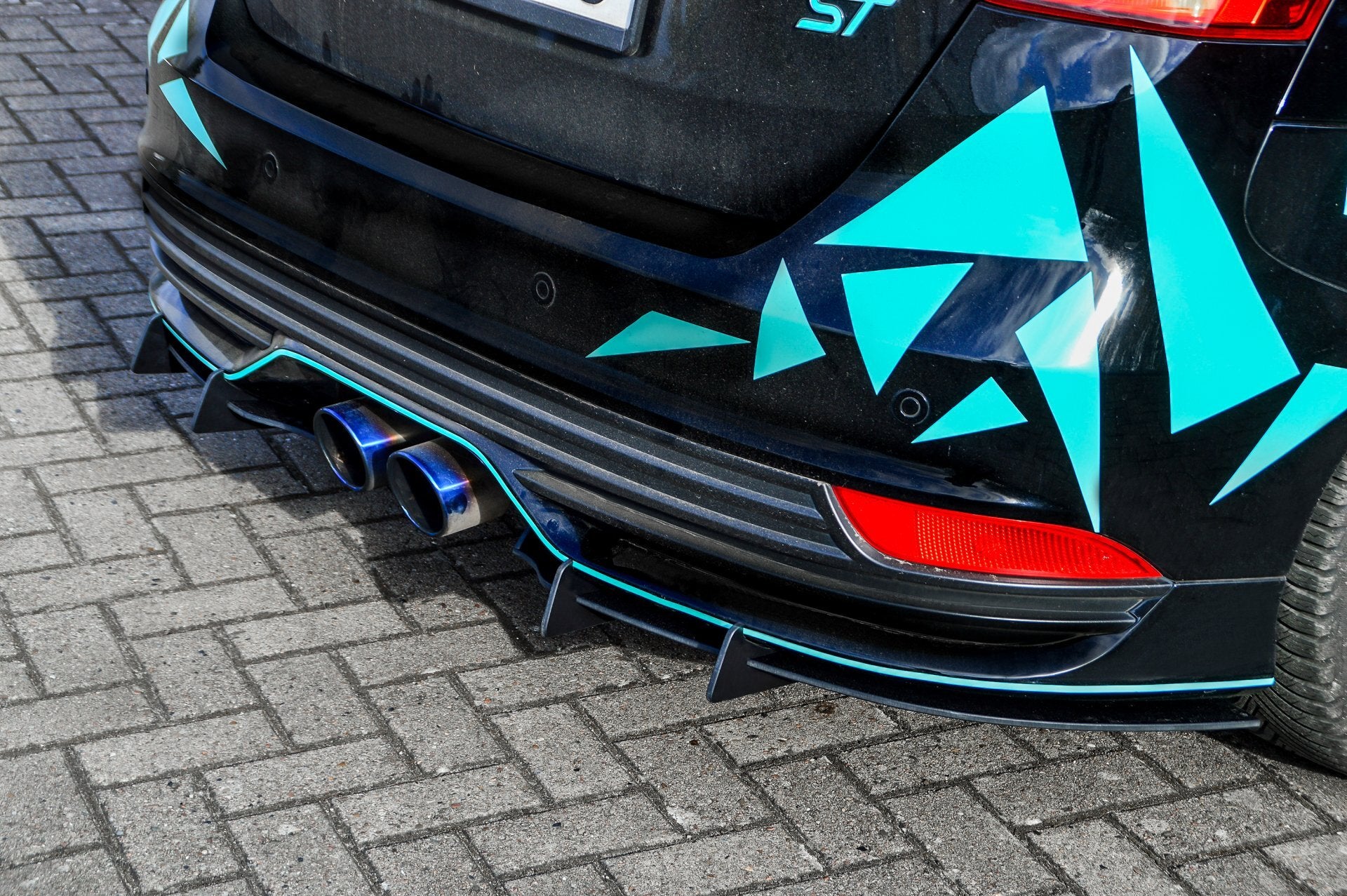 Heckansatz für Ford Focus ST DYB ab Bj. 2014 -2018 in Race Style Optik