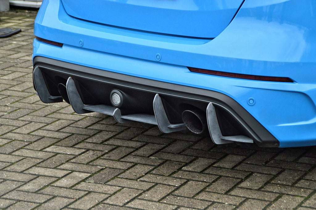 Heckansatz für Ford Focus RS DYB-RS ab 2016 in Race Track Optik, von Ingo Noak Tuning, aus robustem Material.