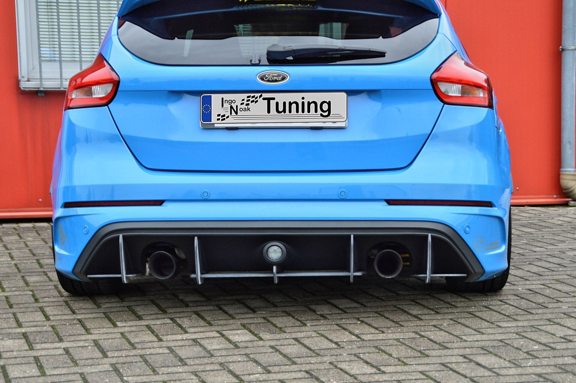 Heckansatz für Ford Focus RS DYB-RS in Race Track Optik, inklusive Befestigung, von Ingo Noak Tuning, ab 2016.