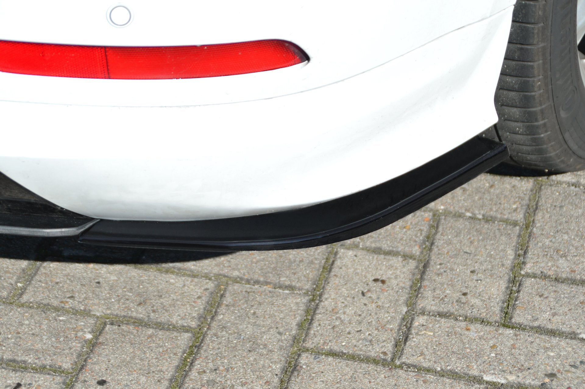 Seitenteile für Heckansatz des Ford S-Max ST-Line ab 2015-2019, Ingo Noak Tuning, rostfrei und passgenau.