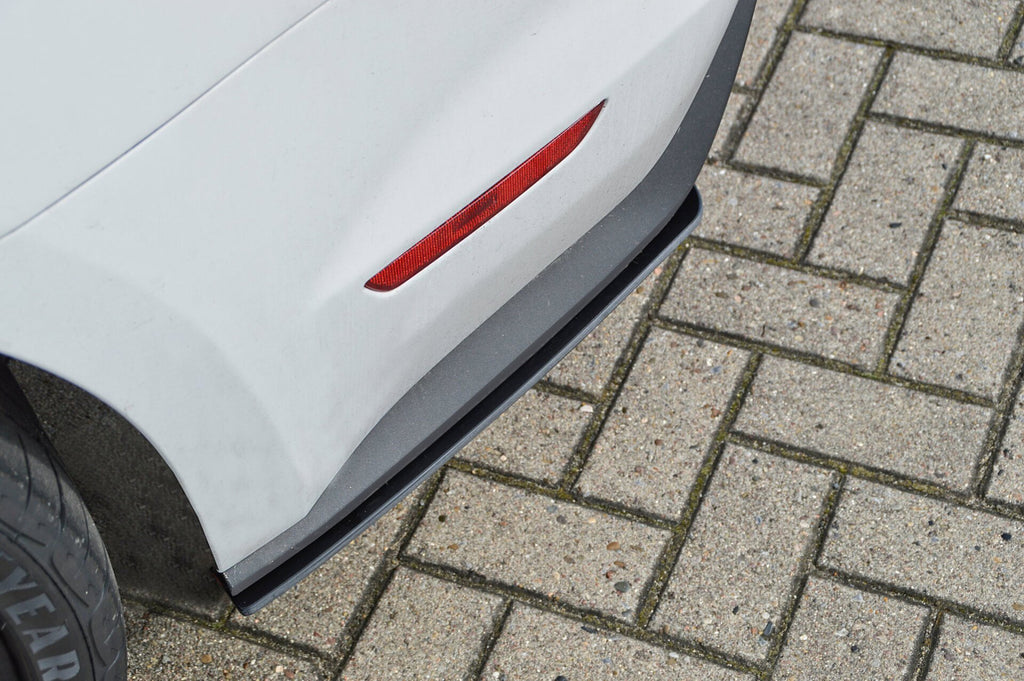 Heckeinsatz inkl. Seitenteilen für Ford Mustang GT