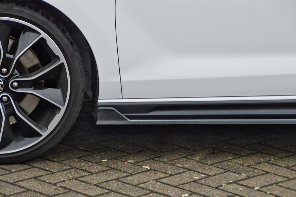 Seitenschweller mit Schacht für Hyundai i30N ab 2017-2021, Ingo Noak Tuning, sportliche Karosserie-Optik, sichtbarer Seitenschweller