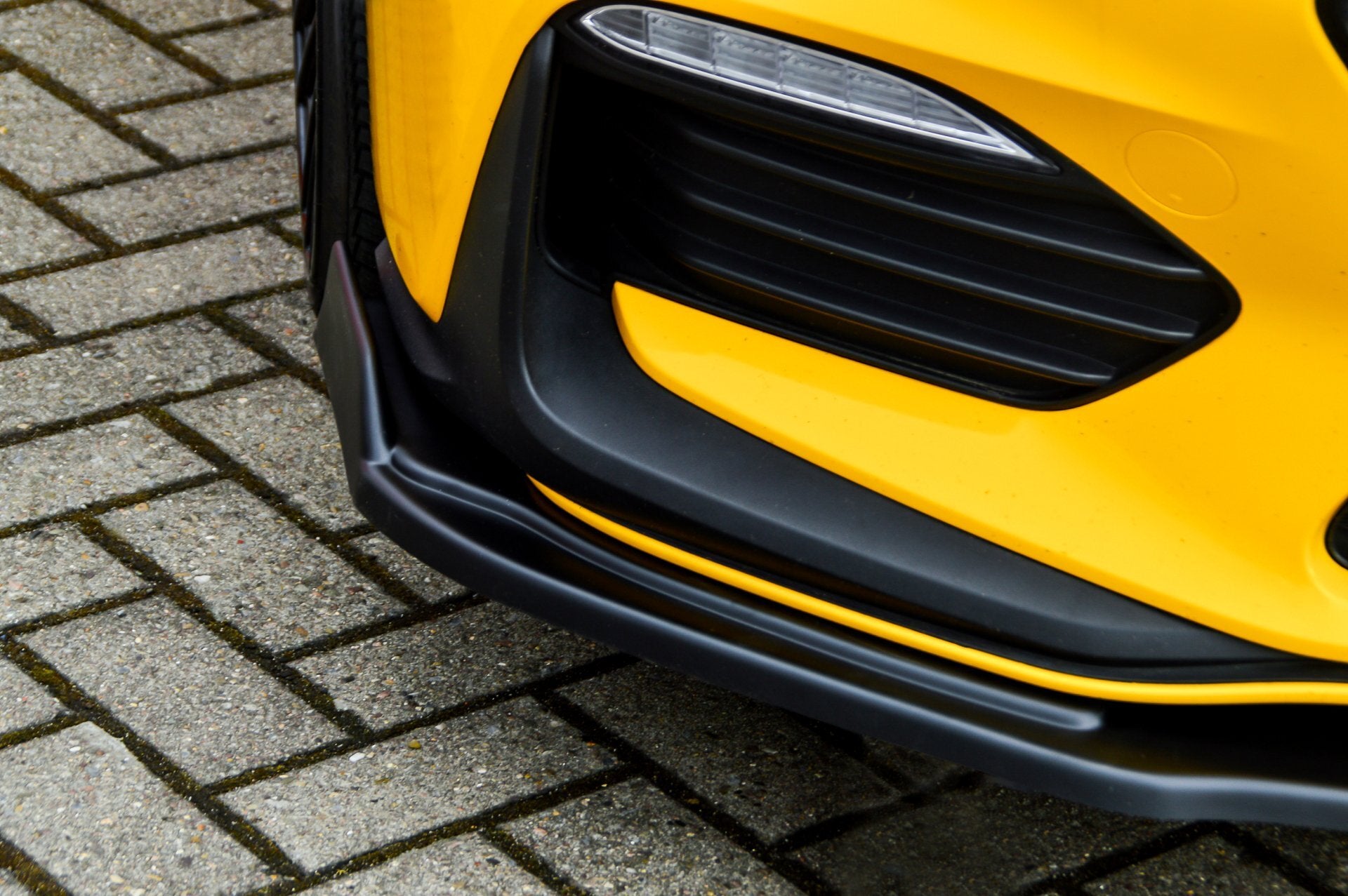 Frontspoilerlippe für Hyundai I30 N-Line + Fastback ab 2017-2021, Ingo Noak Tuning, zeigt die aerodynamische Fahrzeugfront.