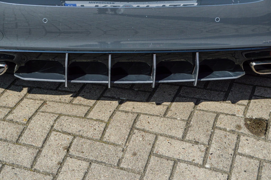 Heckdiffusor für Kia Ceed GT ab 2018-2021, Ingo Noak Tuning, schwarze Kunststoffoptik, sichtbar an der Heckstoßstange.