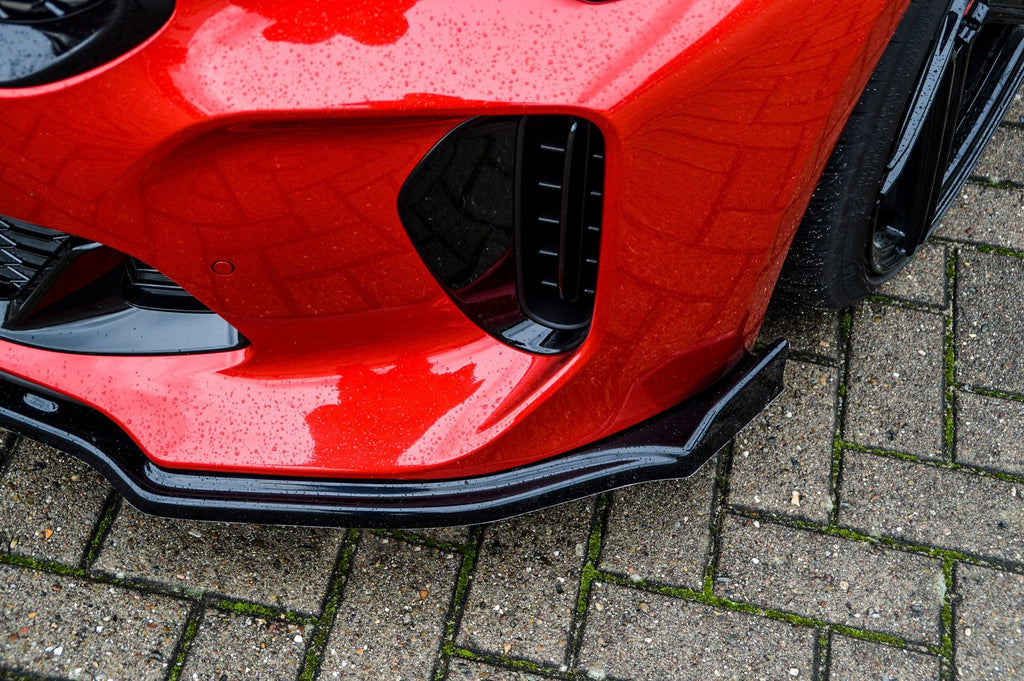 Frontspoilerlippe für Kia Stinger CK von Ingo Noak Tuning, sportliches Auto-Design, zeigt die aerodynamische Fahrzeugfront.