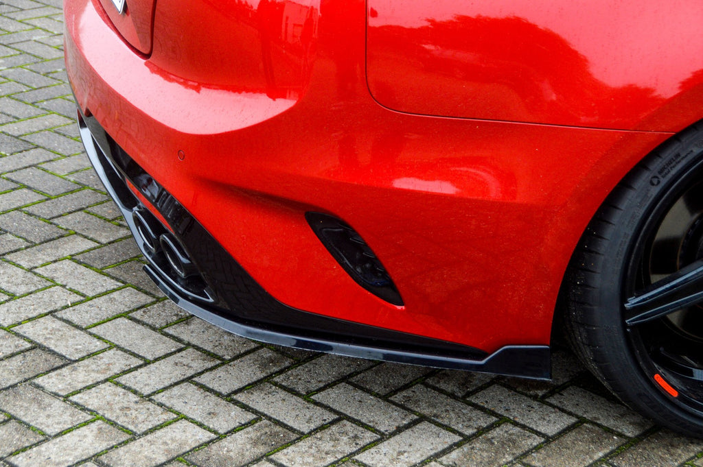 Seitenteile für Kia Stinger CK, Heckansatz von Ingo Noak Tuning, schwarze Kunststoffteile an der Fahrzeugseite