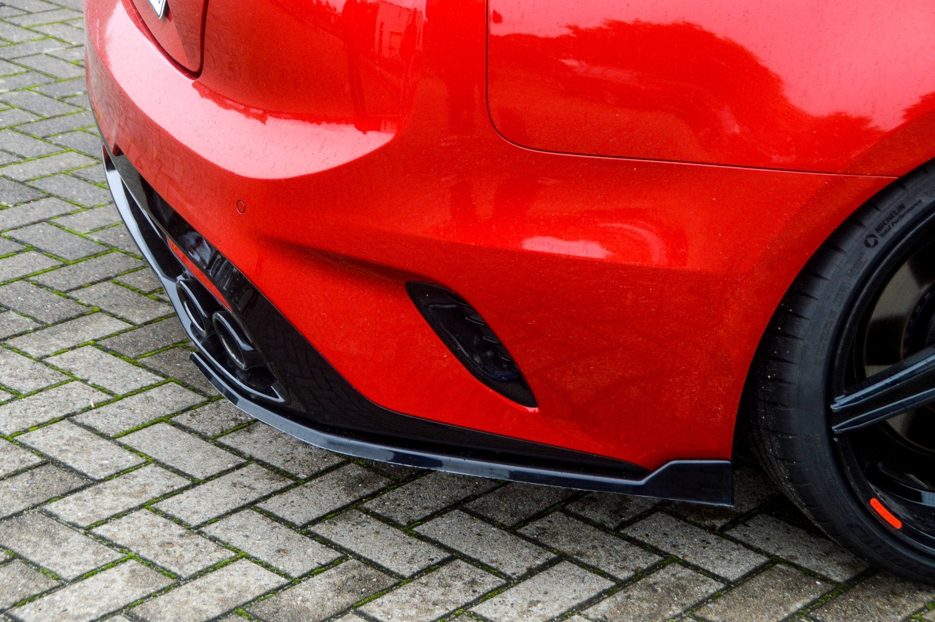Seitenteile für Kia Stinger CK, Heckansatz von Ingo Noak Tuning, schwarze Kunststoffteile an der Fahrzeugseite
