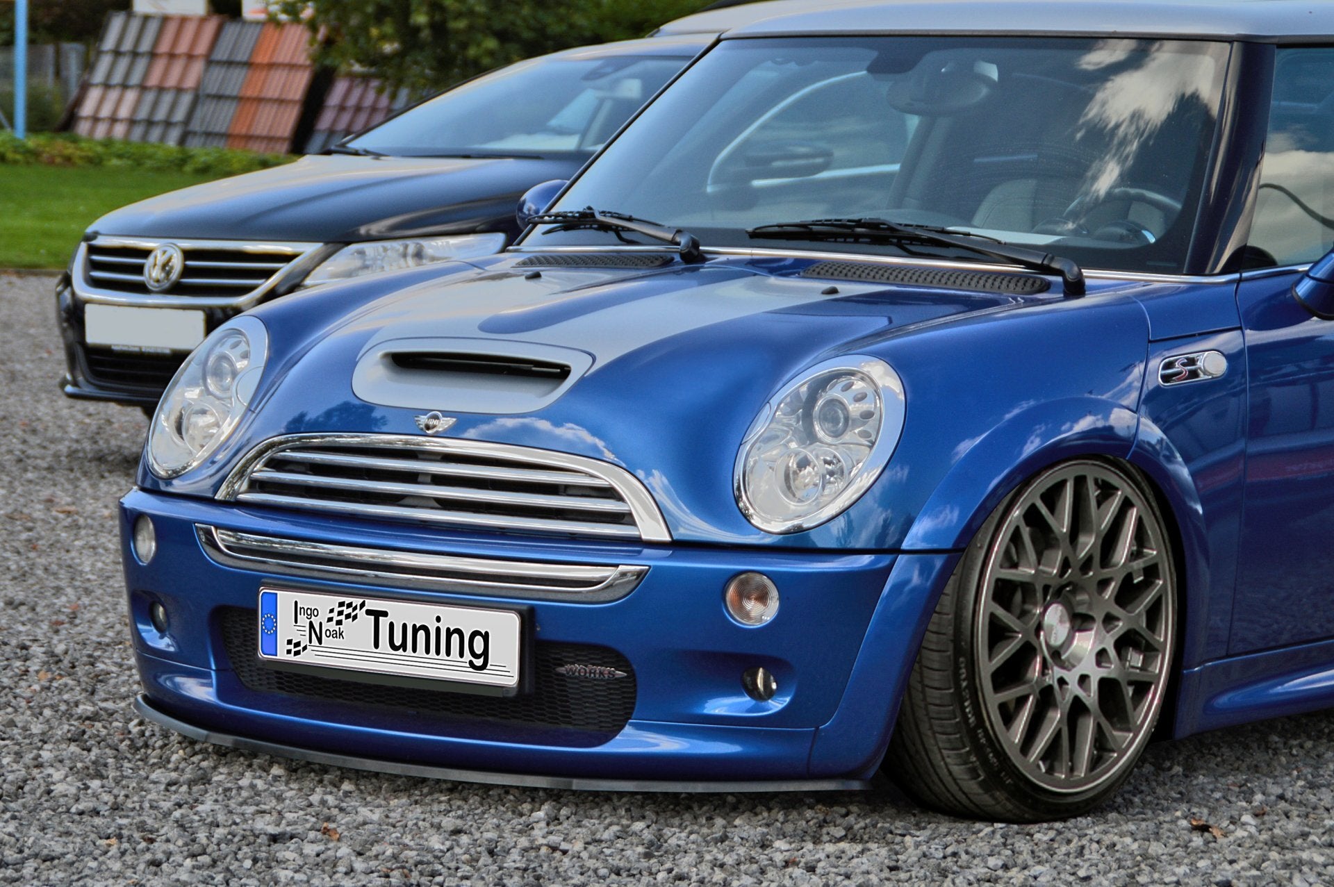 Frontspoilerlippe für Mini Cooper R50 R52 R53, Modelljahr 2001-2006, von Ingo Noak Tuning, sichtbar auf dem Bild.
