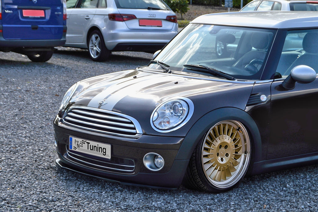 Frontspoilerlippe für Mini Cooper R55 ab 2006, Ingo Noak Tuning, aerodynamisches Auto-Upgrade, sichtbarer Frontstoßfänger.
