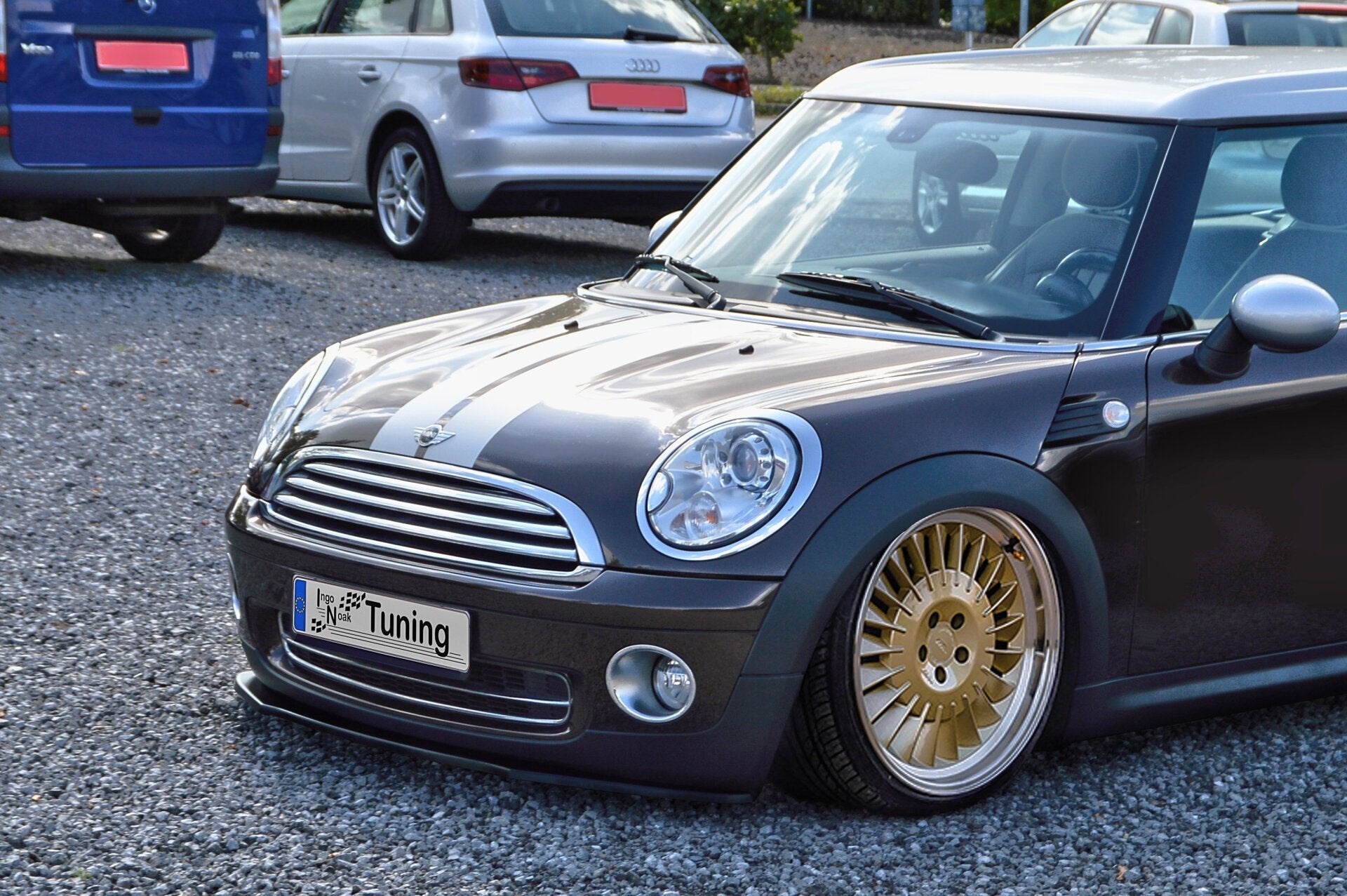 Frontspoilerlippe für Mini Cooper R55 ab 2006, Ingo Noak Tuning, aerodynamisches Auto-Upgrade, sichtbarer Frontstoßfänger.