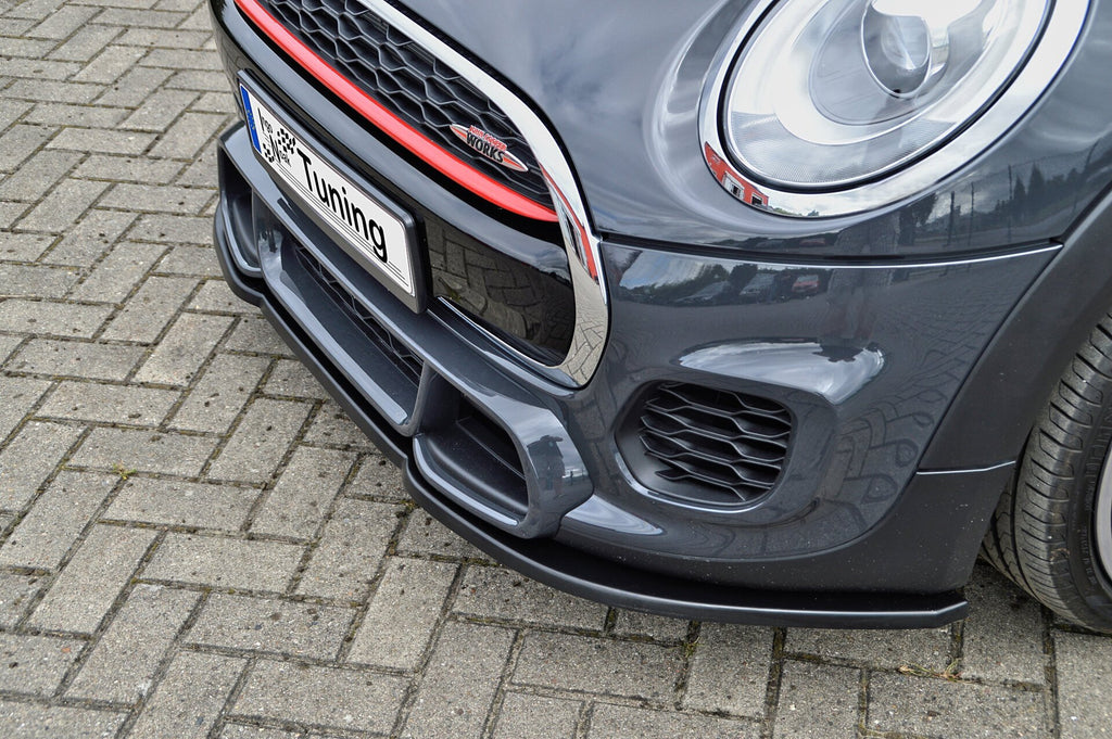 Frontspoilerlippe für Mini Cooper JCW F55 F56 ab 2014, Ingo Noak Tuning, zeigt die sportliche Fahrzeugfront in Nahaufnahme.