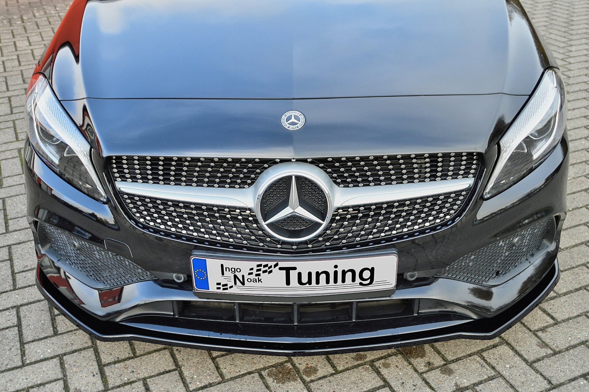 Frontspoilerlippe für Mercedes A W176 AMG-Line MOPF von Ingo Noak Tuning, aus hochwertigem Material, zeigt die sportliche Optik.
