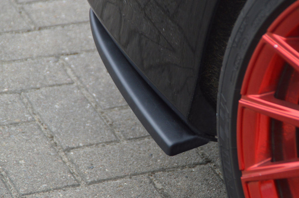 Seitenteile für Mercedes CLA 45AMG VFL, Heckansatz, Ingo Noak Tuning, schwarze Karosserie, sportliches Design