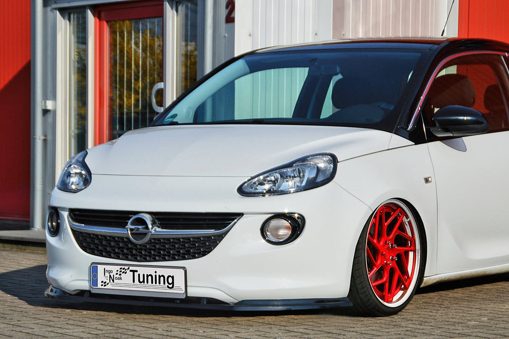 Frontspoilerlippe für Opel Adam ab 2012, Ingo Noak Tuning, aerodynamisches Autoteil, zeigt die schwarze Frontlippe in Nahaufnahme.