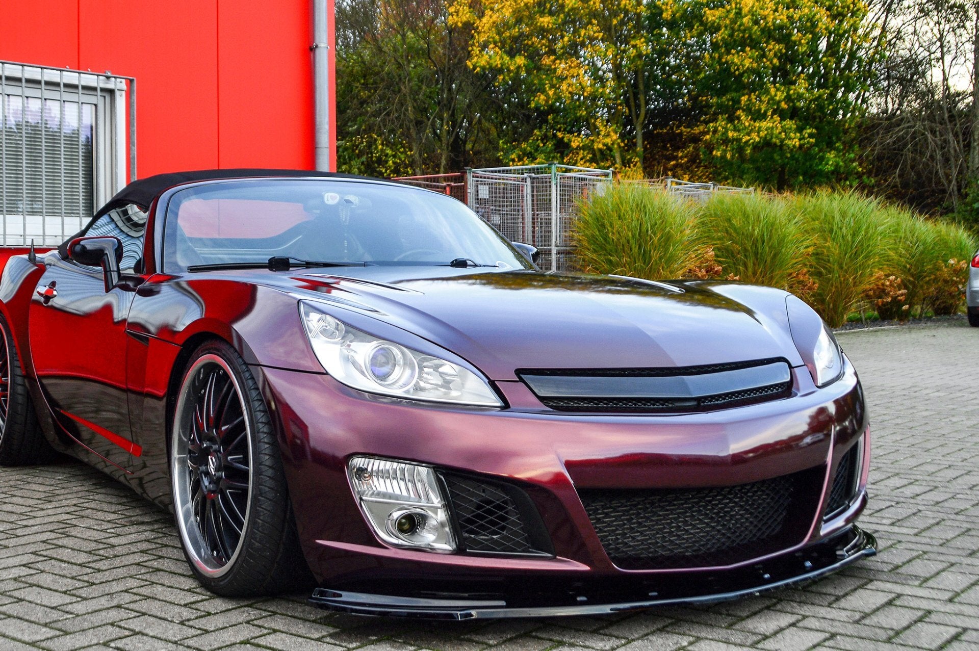 Frontspoilerlippe für Opel GT Roadster, Ingo Noak Tuning, aerodynamisches Autosport-Design, zeigt die Carlippe in Nahaufnahme