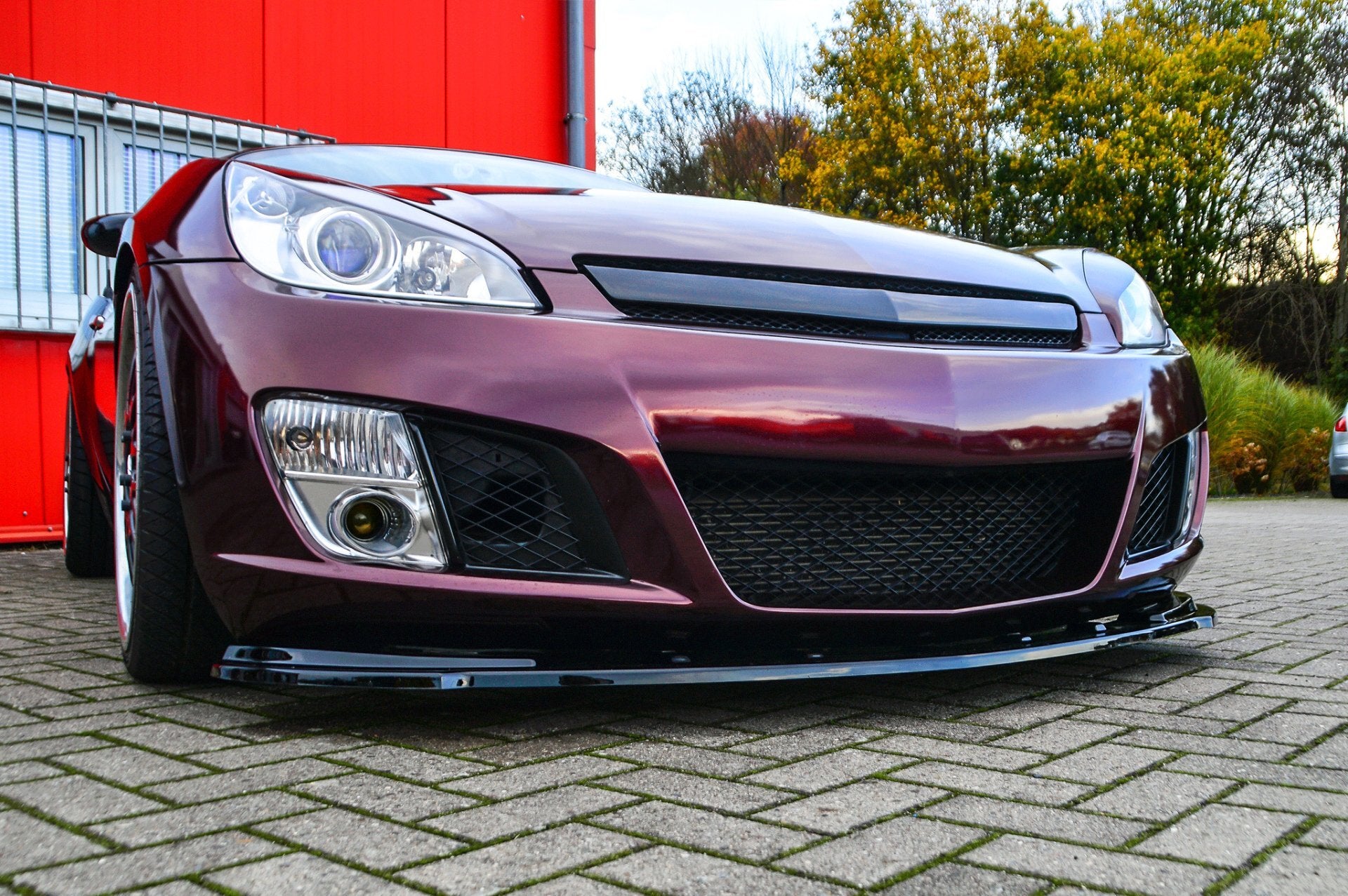 Frontspoilerlippe für Opel GT Roadster von Ingo Noak Tuning, sportliches Design und passgenaue Montage sichtbar.