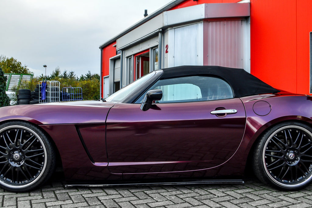 Seitenschweller für Opel GT Roadster von Ingo Noak Tuning, aerodynamisches Karosserieteil, sichtbar an den Seiten des Fahrzeugs