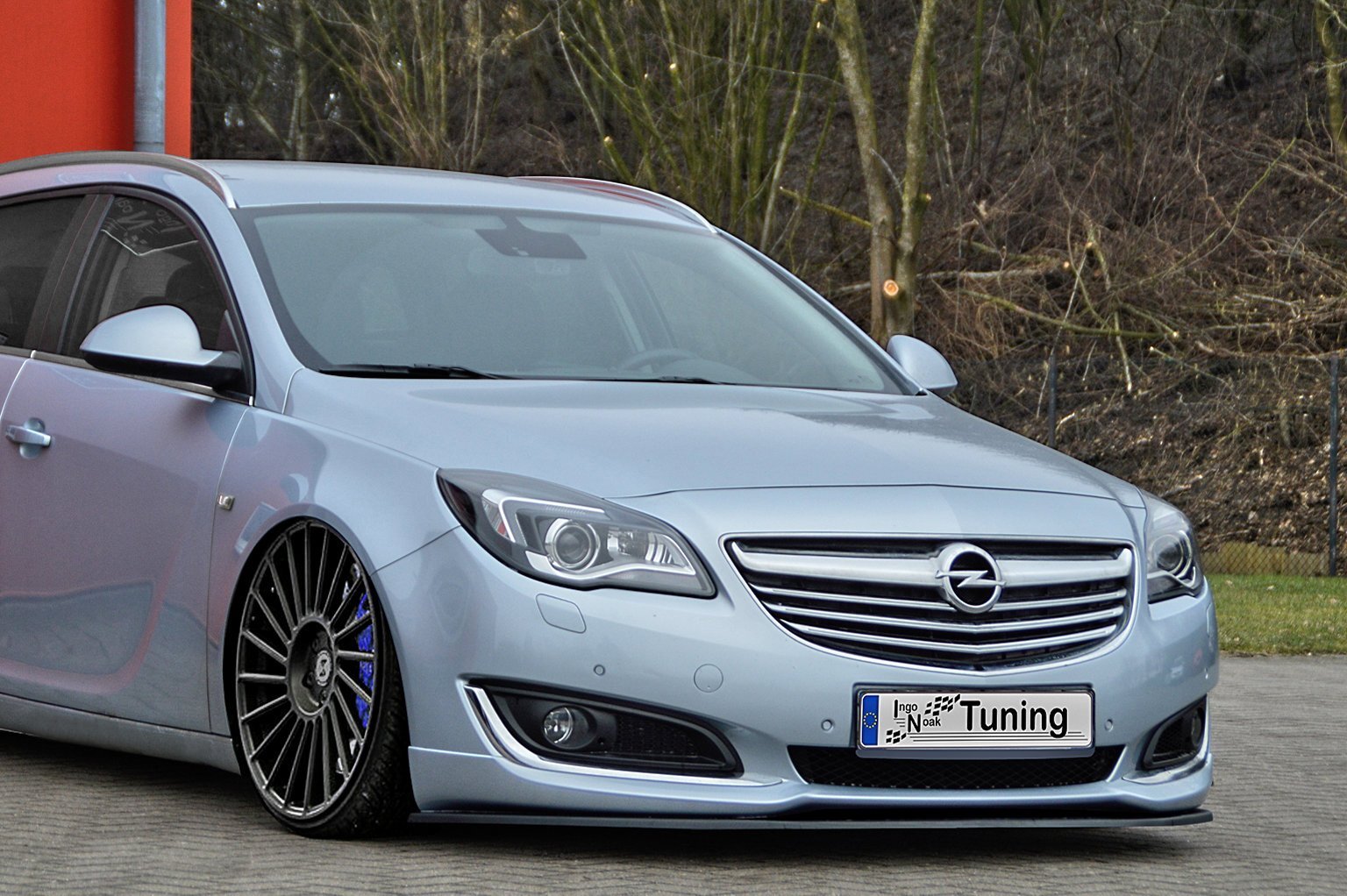 Frontspoilerlippe für Opel Insignia A OPC-Line Facelift von Ingo Noak Tuning, zeigt die sportliche, aerodynamische Fahrzeugfront.