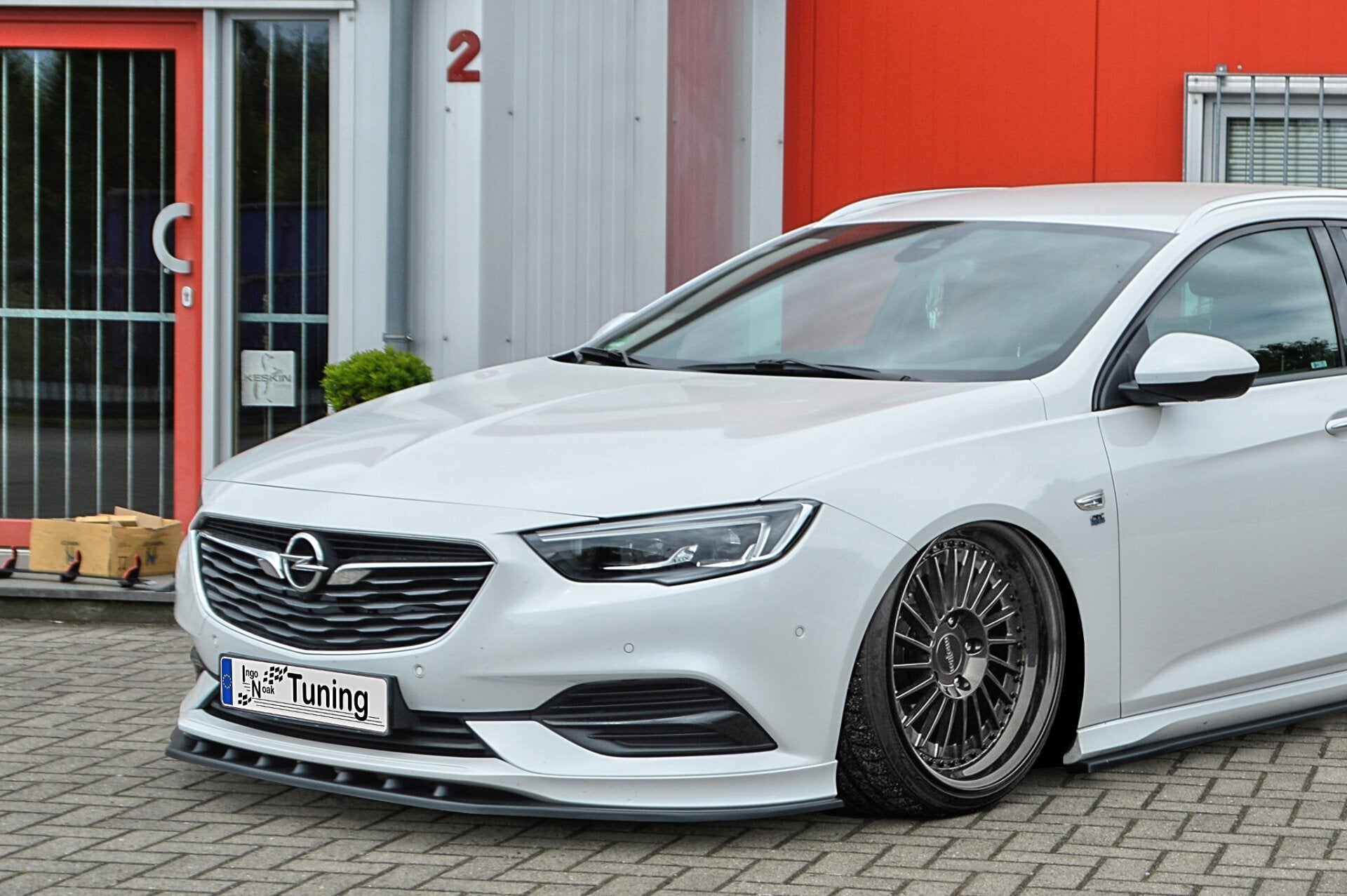 Leistungsstarke Opel Insignia B OPC Line Cuplippe von Ingo Noak Tuning, passend ab 2017, zeigt langlebiges, sportliches Design.