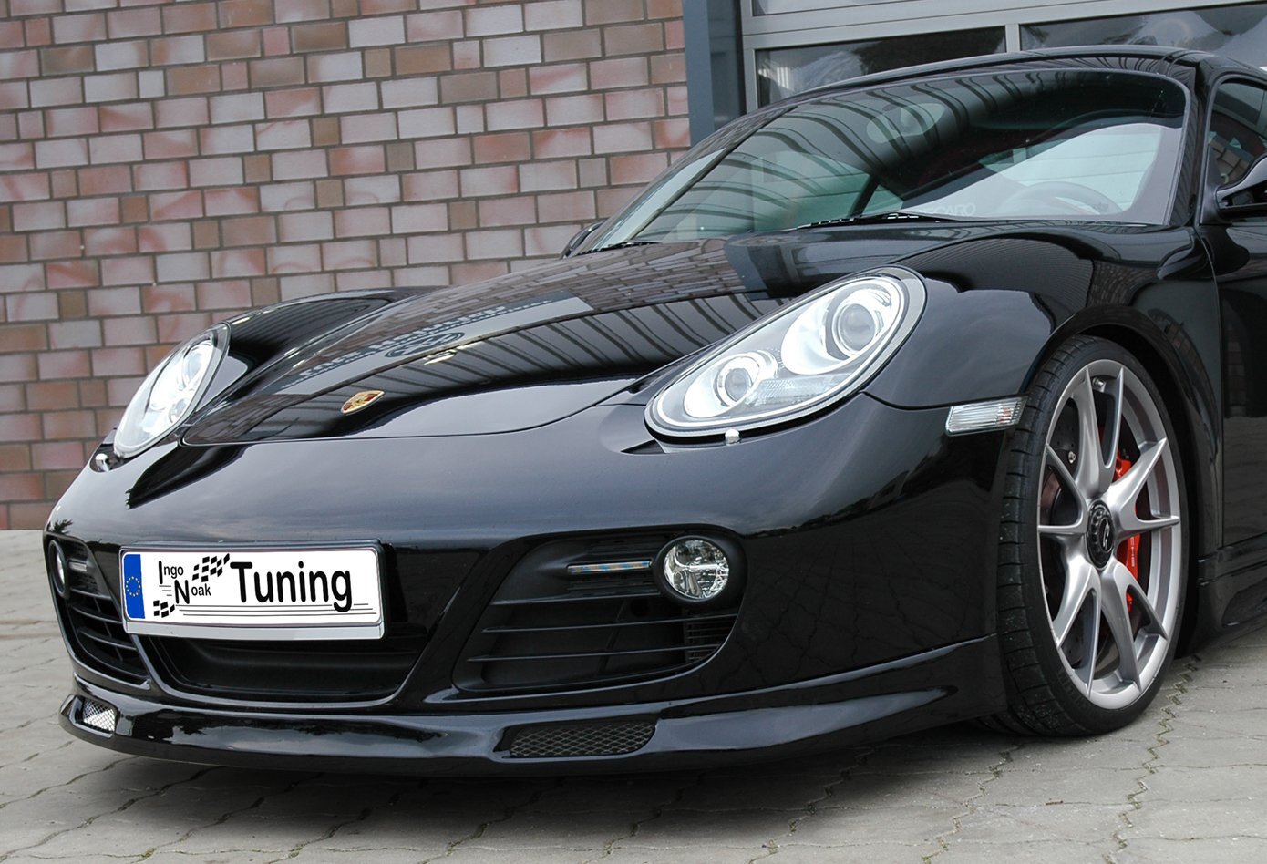Frontspoiler in GT3 Optik für Porsche Cayman 987, Baujahr 2009-2013, von Ingo Noak Tuning, zeigt aerodynamisches Design