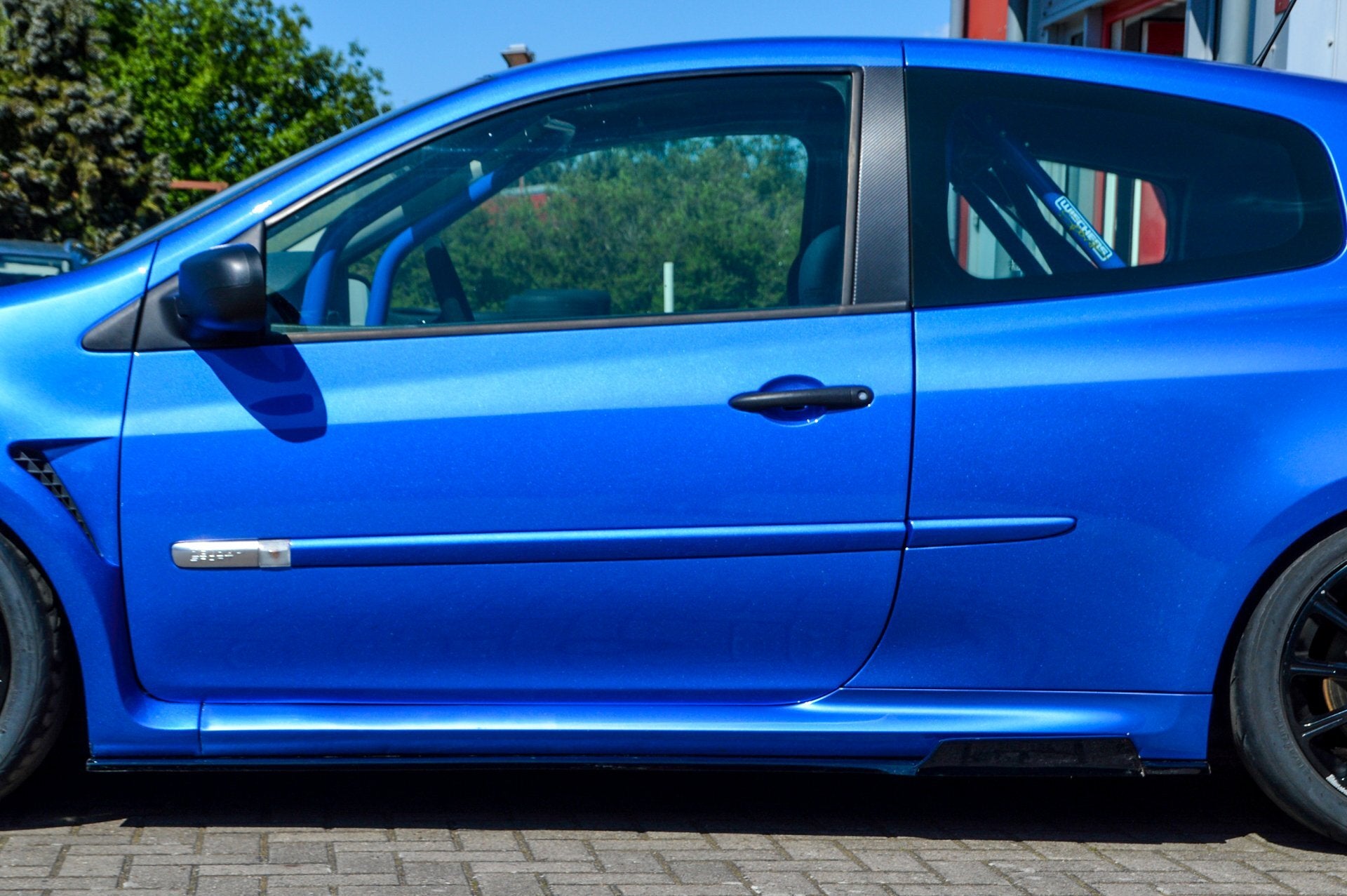Seitenschweller im Cup5 Look für Renault Clio RS Phase 2, Ingo Noak Tuning, schwarze Optik, sportliches Design, Fahrzeugmodell