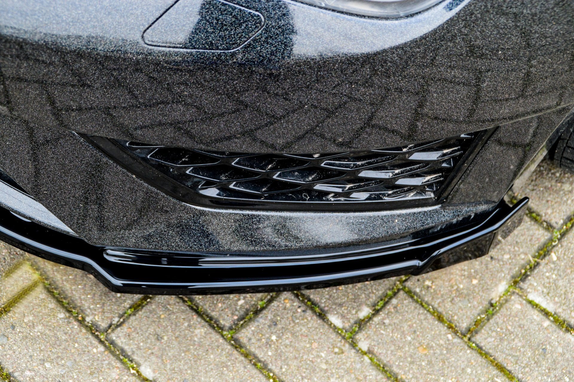 Frontspoilerlippe mit Wing für Seat Leon 5F FR und Cupra, Ingo Noak Tuning, sportliches Auto-Design, schwarze Kunststoffoptik