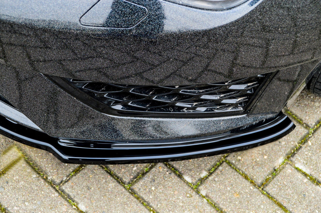 Frontspoilerlippe für Seat Leon 3 5F FR und Cupra, Ingo Noak Tuning, zeigt die sportliche Frontpartie des Autos.
