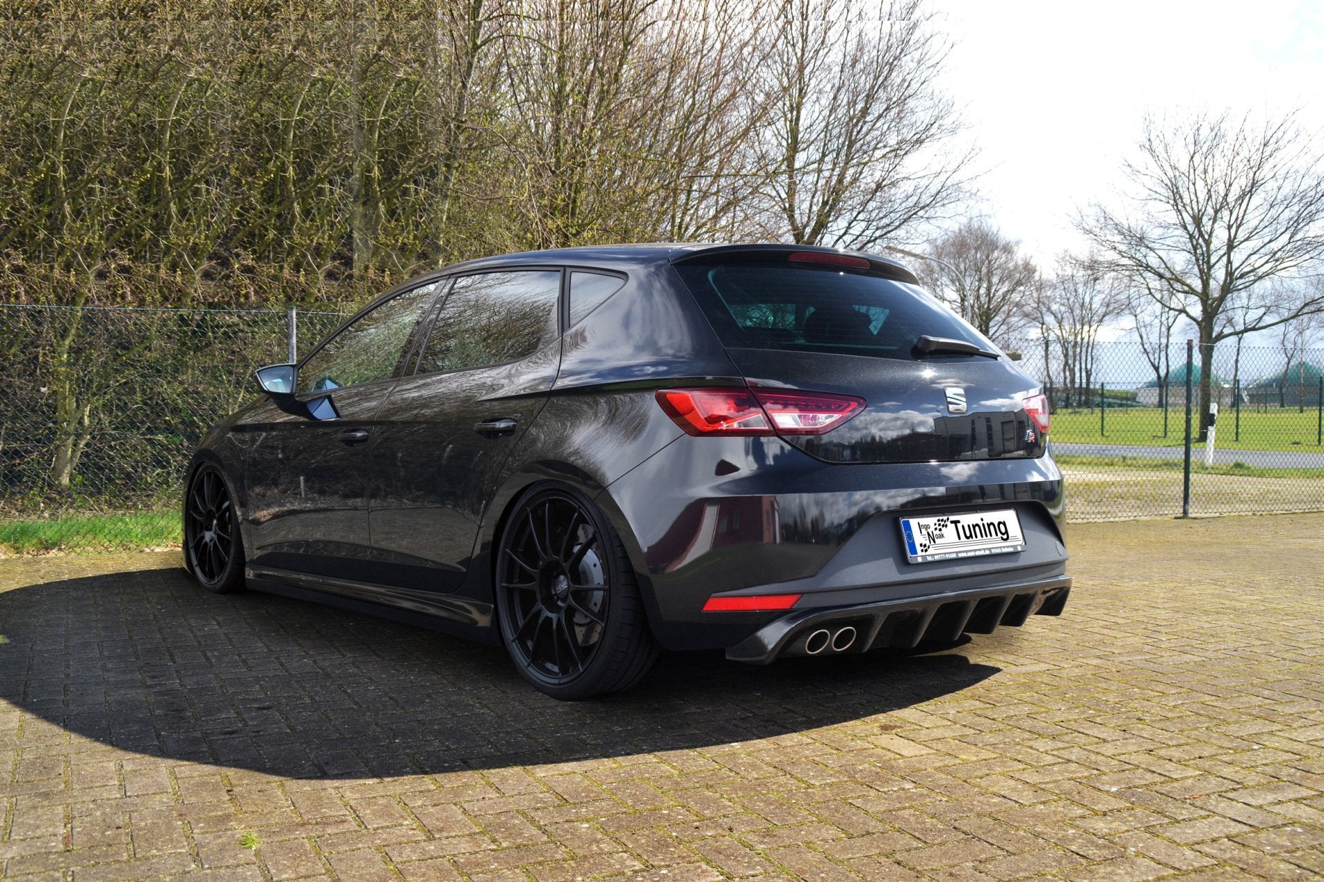 Ingo Noak Tuning Heckdiffusor für Seat Leon 3 5F, Heckansatz aus Carbon mit aerodynamischem Design sichtbar