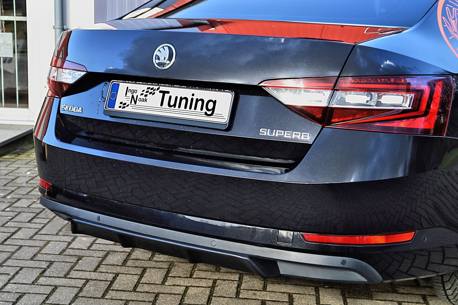 Heckdiffusor für Skoda Superb 3V ab 2015, Ingo Noak Tuning, schwarze Heckschürze mit sportlichem Design, aus Kunststoff gefertigt