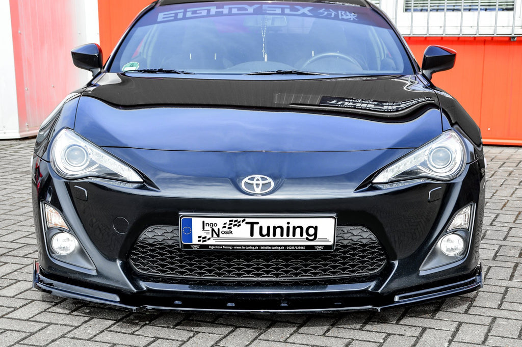 Frontspoilerlippe mit Wing für Toyota GT86, Ingo Noak Tuning, aerodynamisches Auto-Upgrade, sichtbarer Spoiler und Wing an der Front.