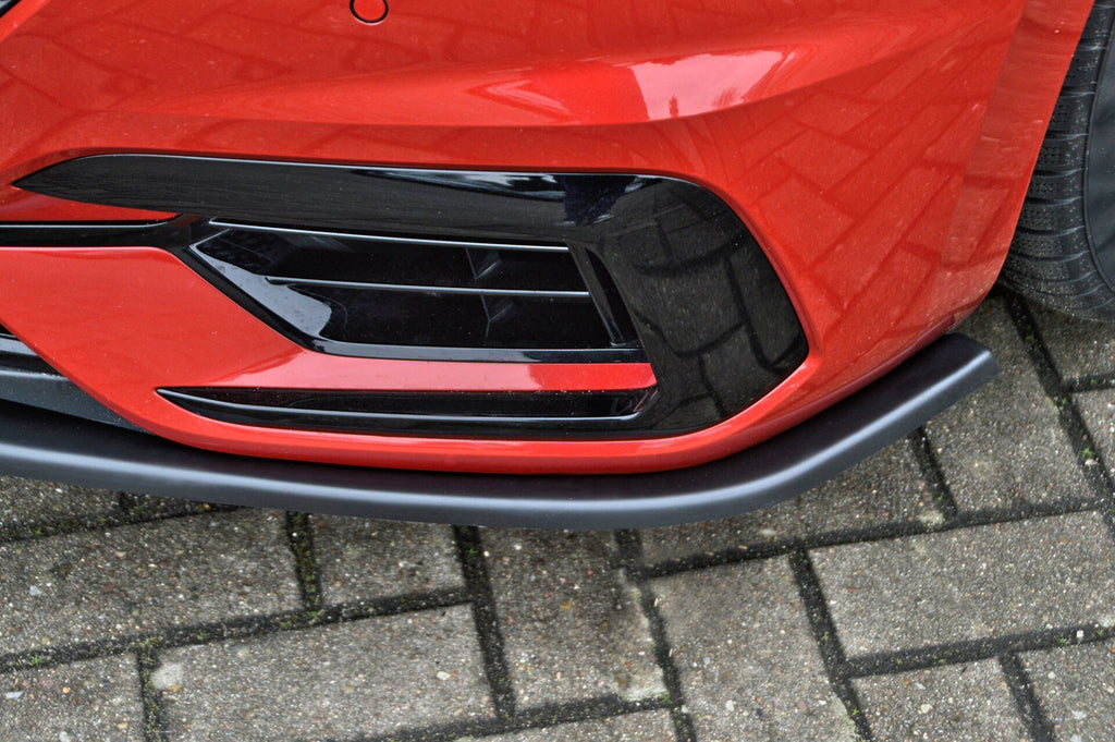 Frontspoilerlippe für VW Arteon aus Kunststoff von Ingo Noak Tuning, sichtbar auf dem Fahrzeug, für sportliches Design.