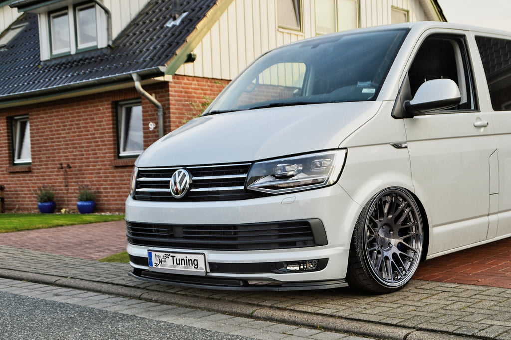Frontspoilerlippe für VW Bus T6 von Ingo Noak Tuning, sichtbar auf dem Bild, aus robustem Material für verbessertes Design.