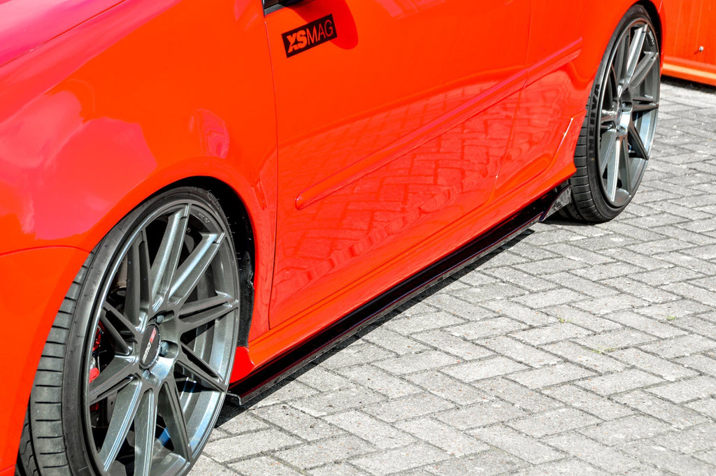 Seitenschweller im Cup7 Look mit Wing für VW Golf 5 GTI R32 Pirelli - Ingo Noak Tuning
