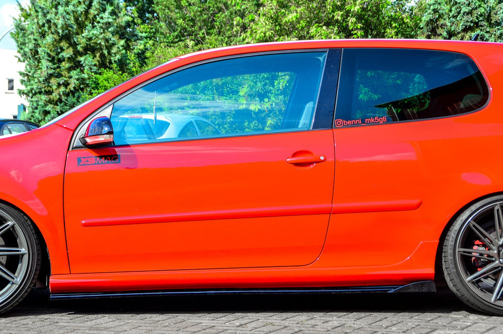 Seitenschweller im Cup7 Look mit Wing für VW Golf 5 GTI R32 Pirelli - Ingo Noak Tuning
