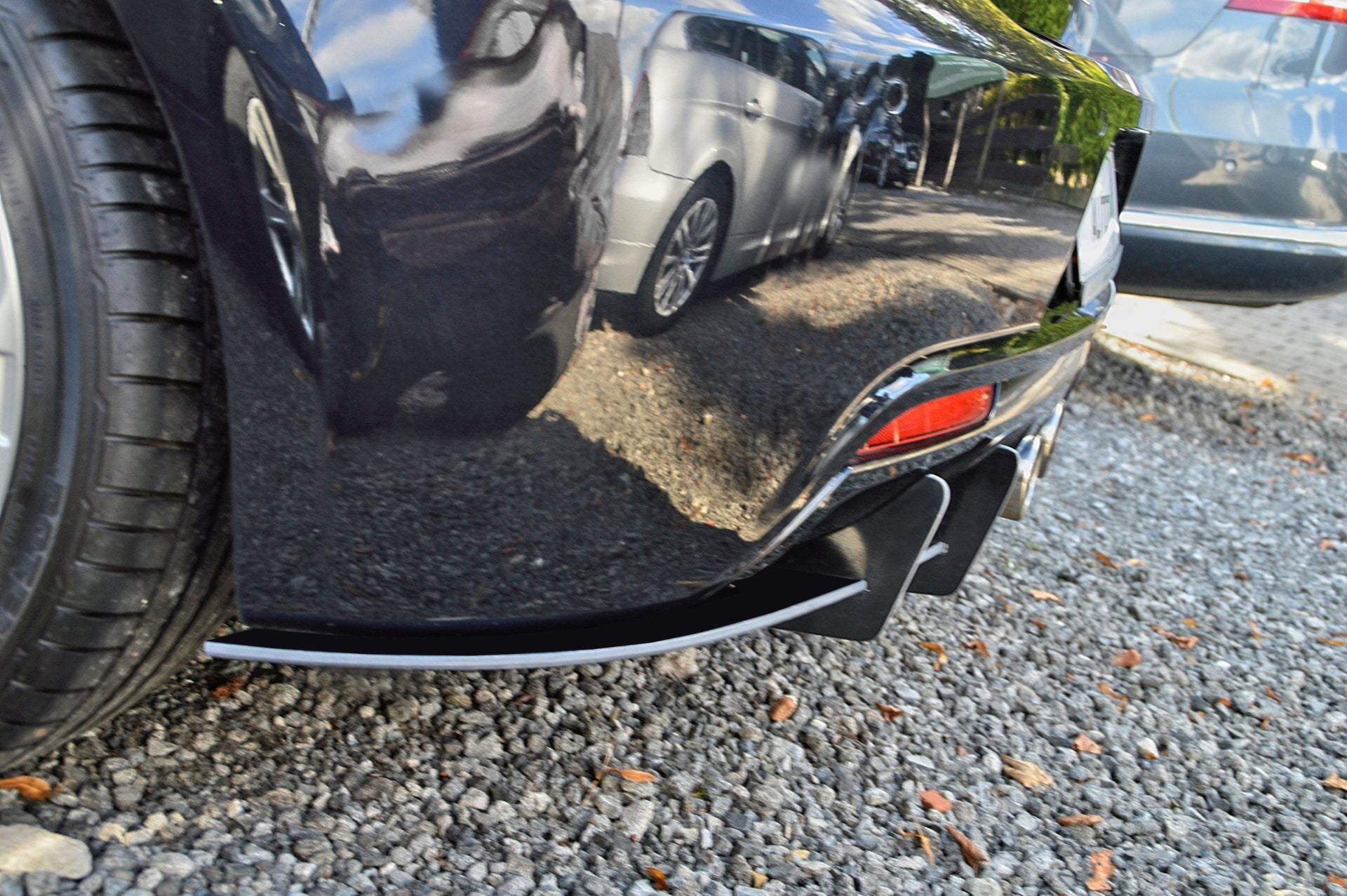 Gefräster Heckansatz mit Finnen für VW Golf 6R 1K