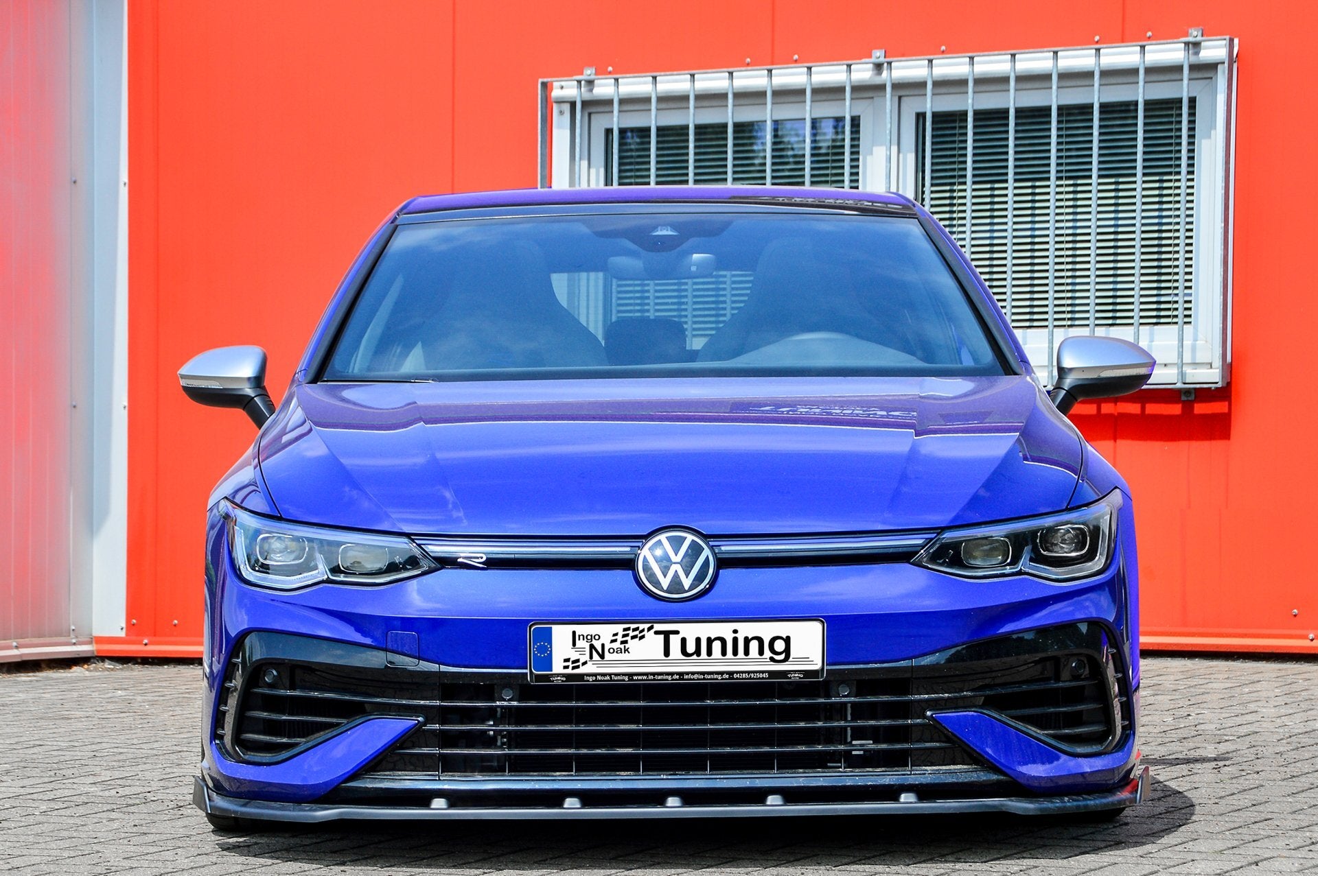 Vorne Spoilerlippe mit Wing für VW Golf 8 R, Ingo Noak Tuning, aus hochwertigem Material, zeigt das sportliche Design.