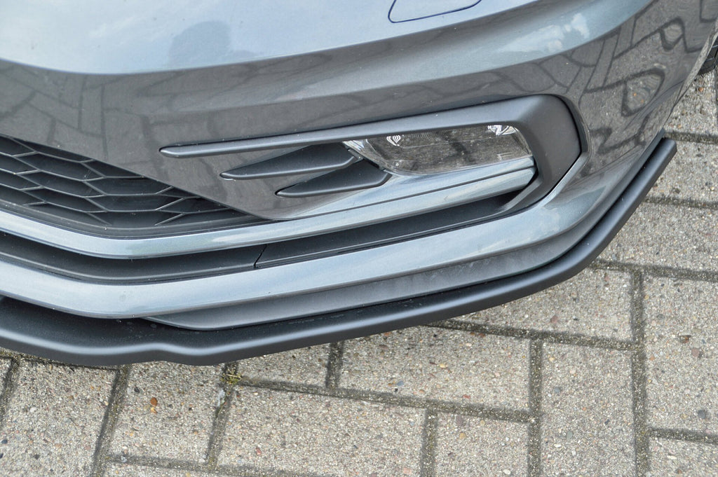 Frontspoilerlippe für VW Jetta 6 GLI von Ingo Noak Tuning, aerodynamisches Auto-Body-Upgrade, sichtbar im Bild.