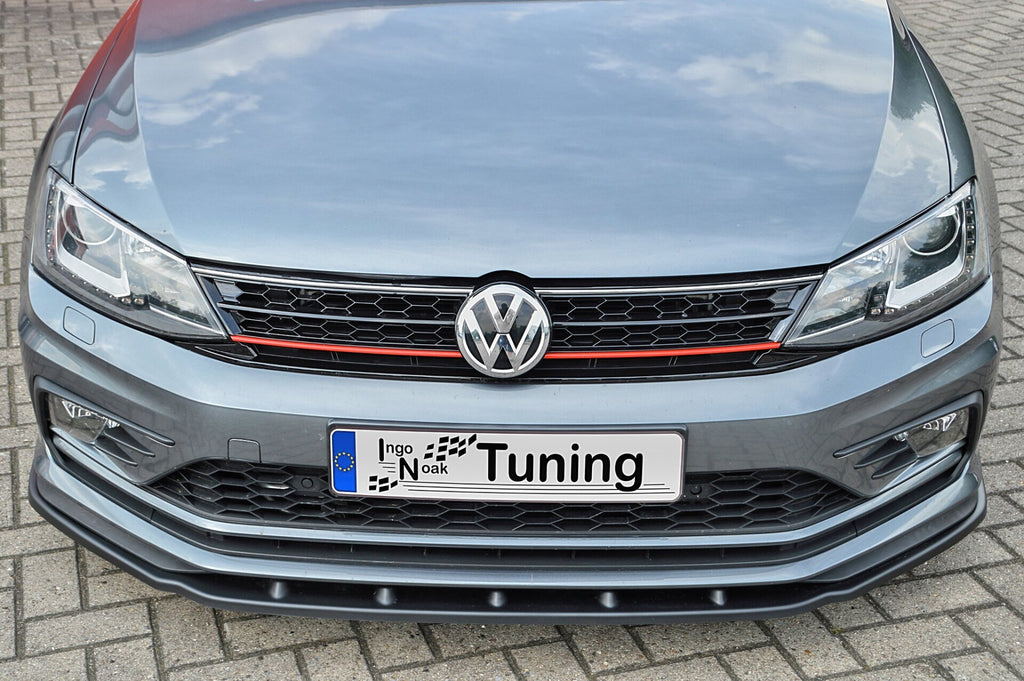 Frontspoilerlippe für VW Jetta 6 GLI von Ingo Noak Tuning, Autoteil aus Kunststoff, zeigt die lippenartige Designfront im Bild