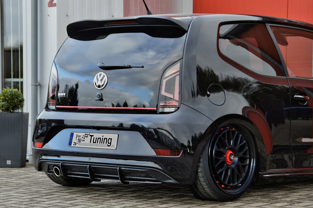 Racing Heckansatz für VW UP GTI von Ingo Noak Tuning, rotes Auto mit sportlichem Heckspoiler, detailreiche Karosserieansicht