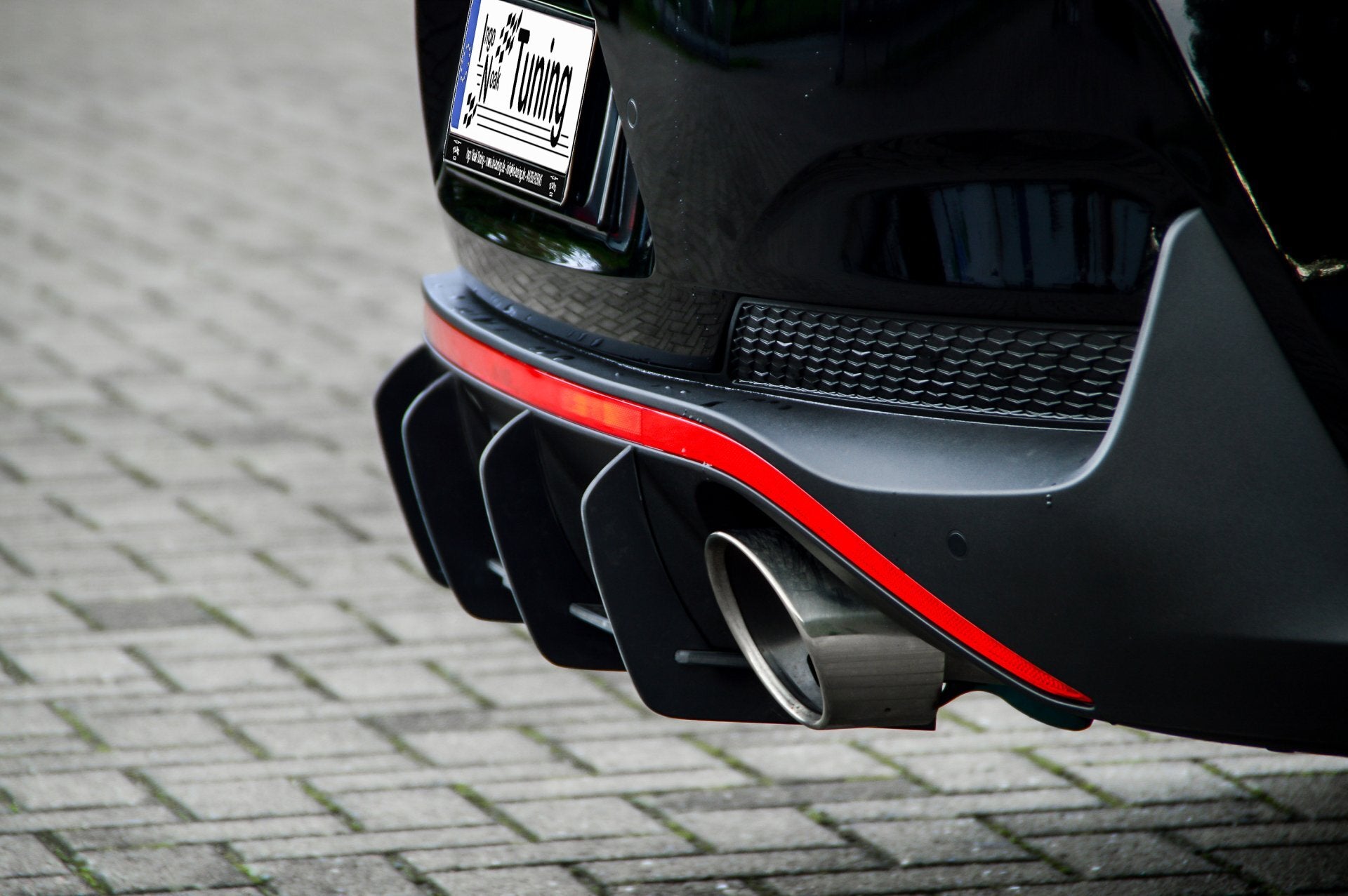 Racing-Heckansatz für Hyundai i30N Fastback Facelift, schwarzes Tuning-Teil von Ingo Noak Tuning, auf Auto montiert
