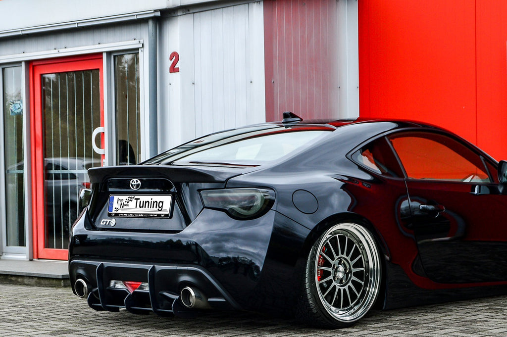 Racing Heckansatz für Toyota GT86 ZN Facelift, schwarzer Tuning-Frontspoiler aus Kunststoff, sichtbar auf dem Bild