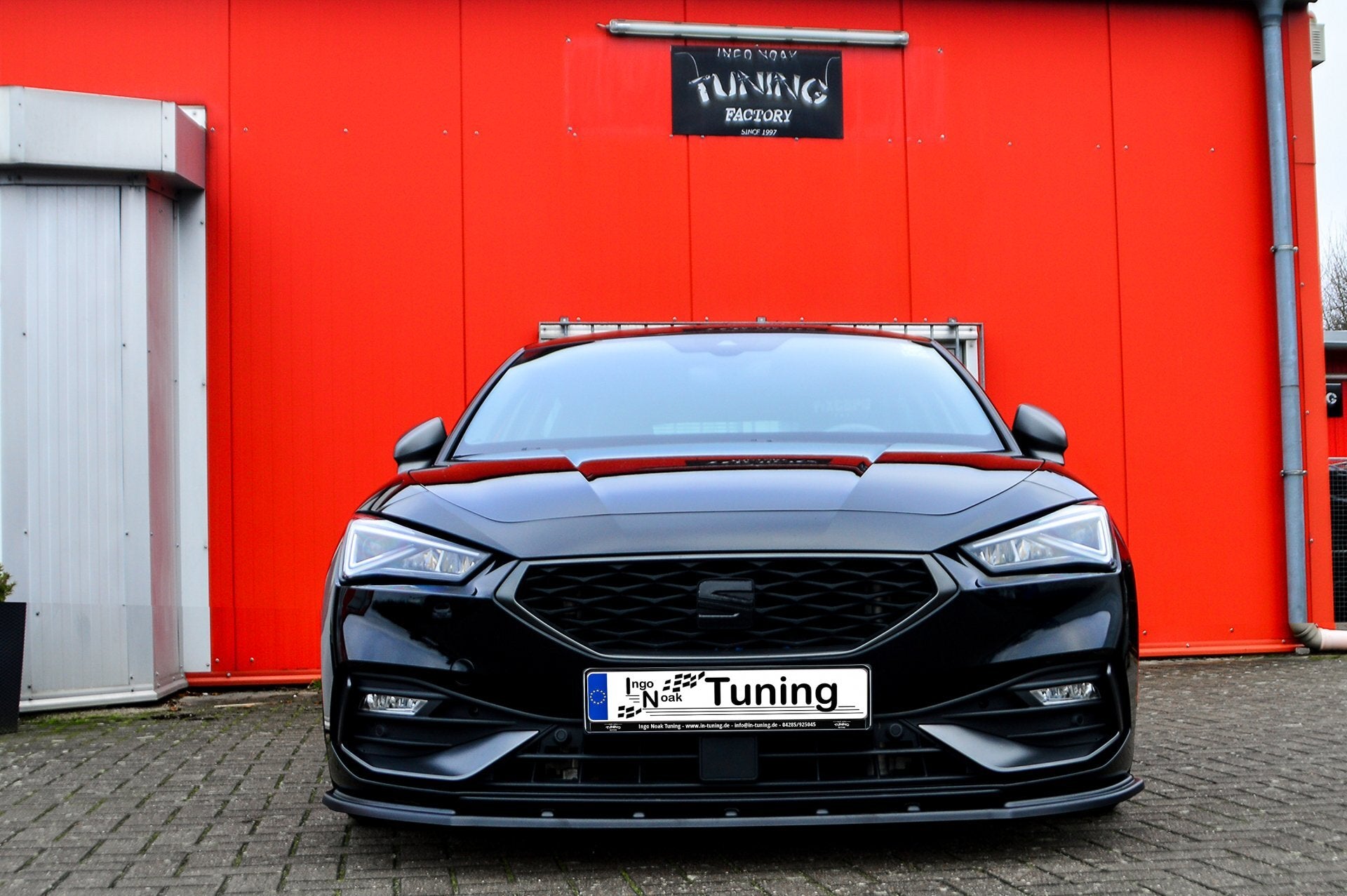 Frontspoilerlippe für Seat Leon KL +ST, Ingo Noak Tuning, zeigt die aerodynamische Fahrzeugfront im Detail