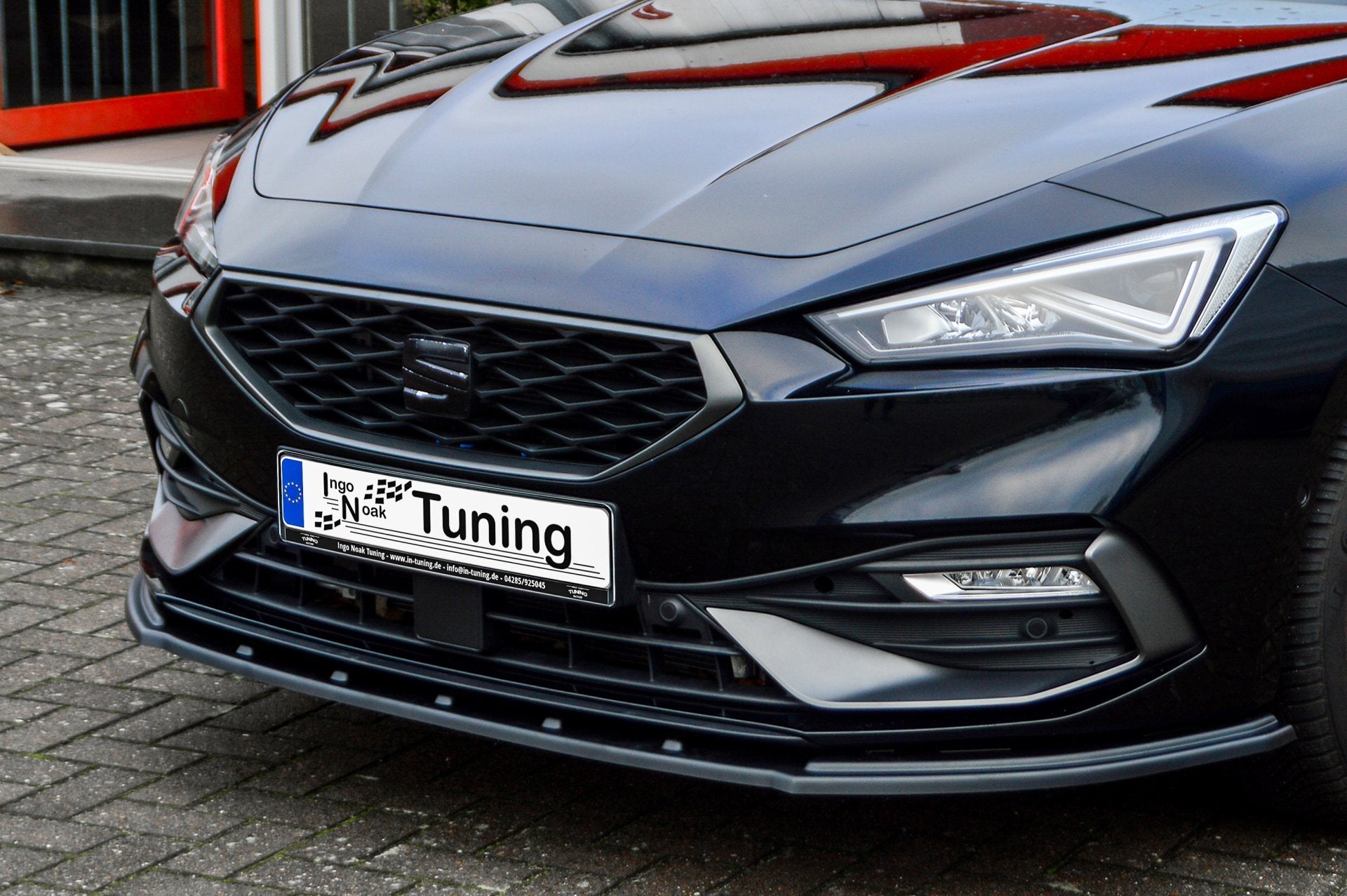 Vordere Spoilerlippe für Seat Leon KL +ST, Ingo Noak Tuning, aus robustem Material, sichtbar auf dem Bild.