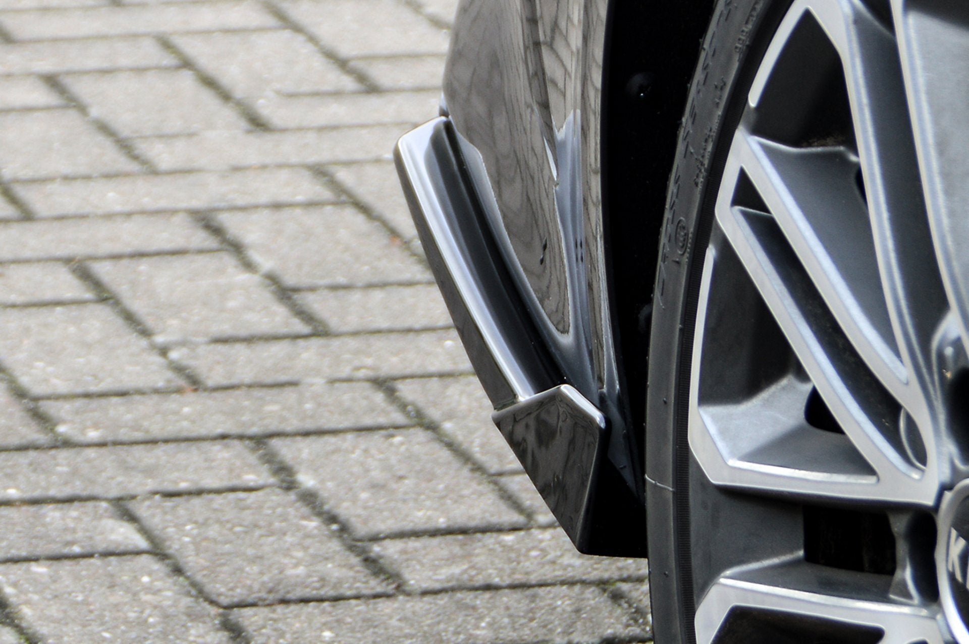 Seitenteile des Heckdiffusors mit Wing für Kia ProCeed GT-Line, von Ingo Noak Tuning, aus schwarzem Kunststoff, im Fahrzeug montiert
